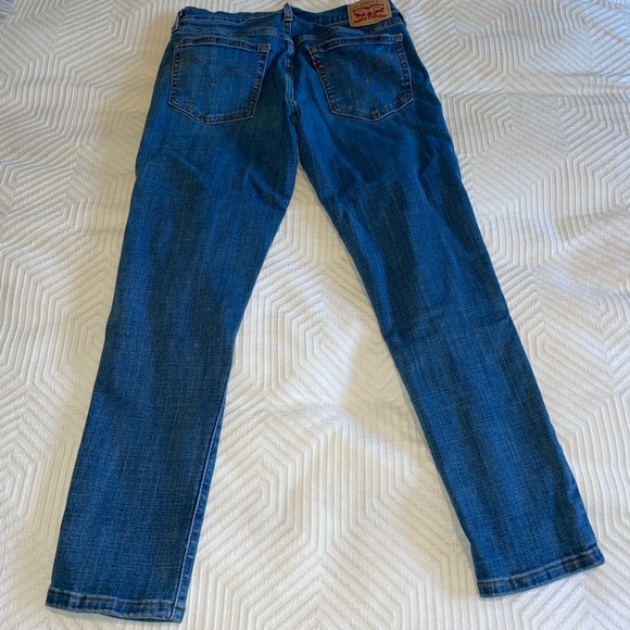 Levi's Women's New Boyfriend Jeans (27) - Picture 4 of 9